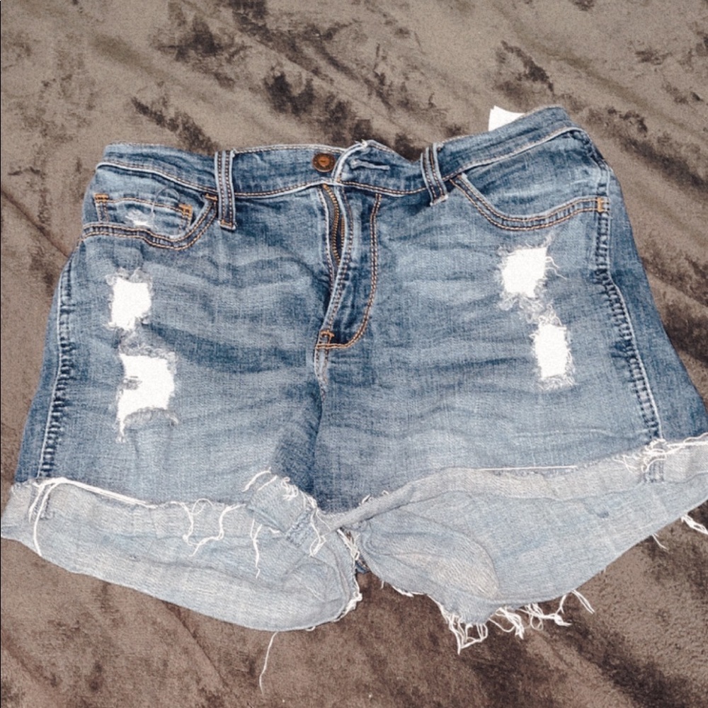 Size 28 or 7 Hollister Jean shorts